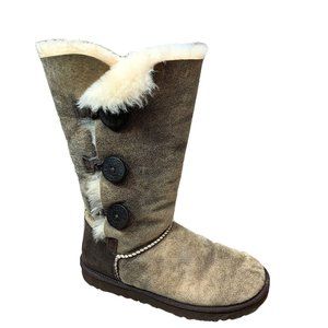 UGG Women Bailey Button Triplet Bomber Suede Shearling Winter Boots Brown Sz 7 M